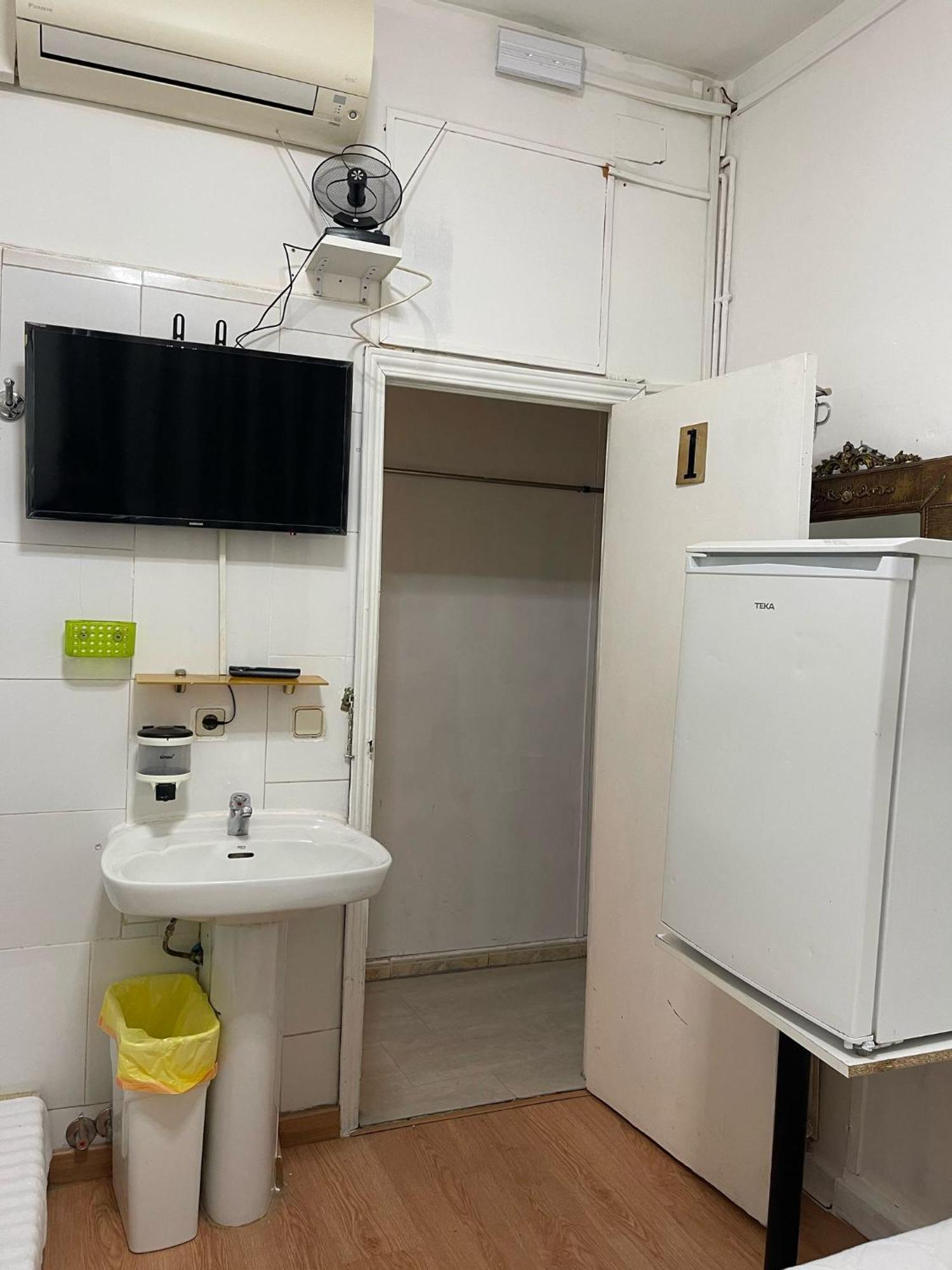 Hostal Daniel Madrid Dış mekan fotoğraf